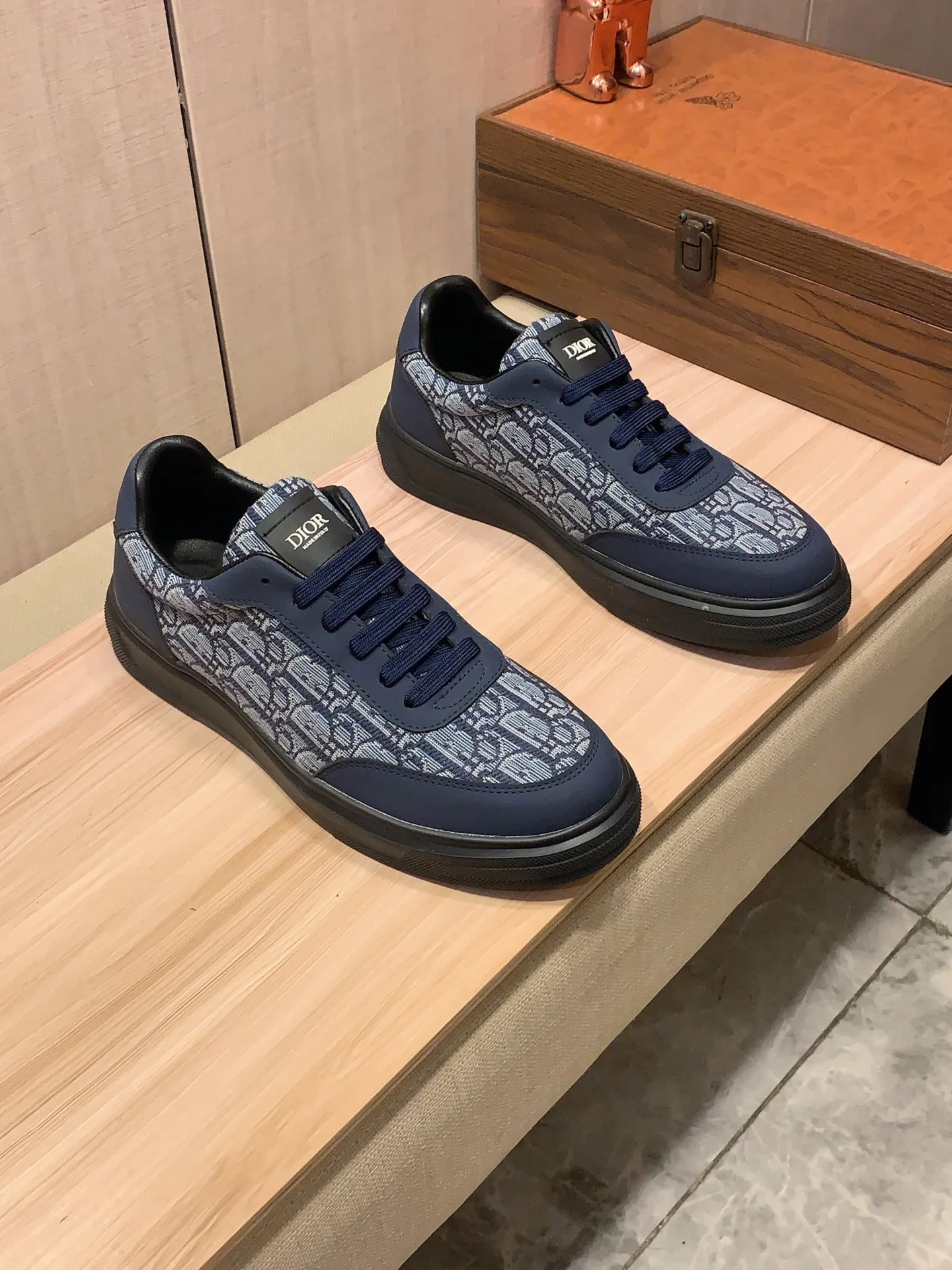 Men's men's shoes💰420💰💰🎩🎩[Lightning][Lightning] "Dior DIOR*" The latest • popular casual shoes, top brand [seduce] luxury ~ purchasing agency, top ~ quality. [Strong] The upper is made of imported breathable cowhide with material ➕ breathable sheepskin feet (•) and fine workmanship. The original stylish and stylish soft rubber wear-resistant and non-slip outsole is light and comfortable on the feet. The real thing looks better when photographed in person. 111: code: 38-44, 3️⃣ colors selected